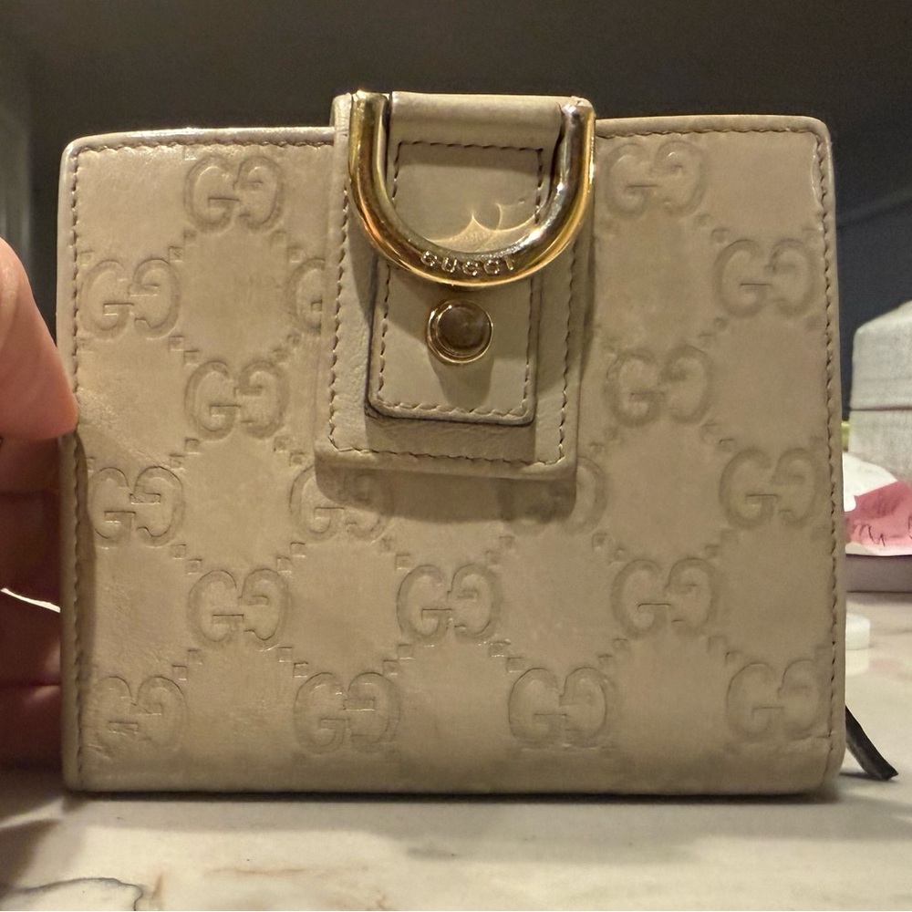 Gucci Beige GG Embossed Leather Bifold Wallet Gold D-Clasp Vintage Authentic - Picture 2 of 16